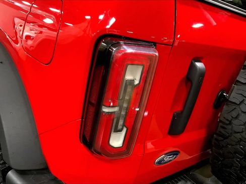 Used 2023 Ford Bronco Badlands image 28