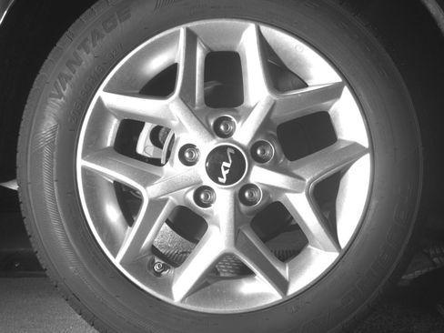 Used 2025 Kia Soul LX w/ LX Technology Package FWD image 15