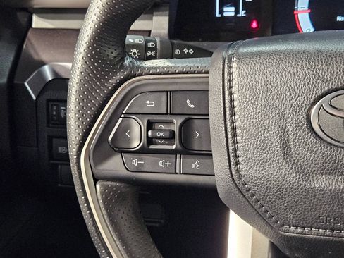 Used 2025 Toyota 4Runner SR5 AWD/4WD image 27