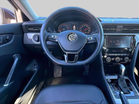 Used 2021 Volkswagen Passat 2.0T SE image 5