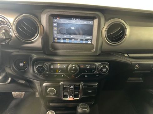 Used 2022 Jeep Wrangler Unlimited Sport image 21