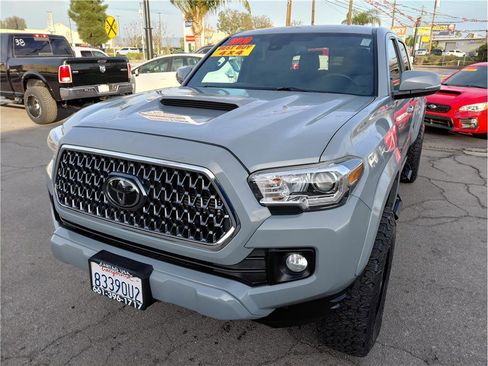 Used 2019 Toyota Tacoma TRD Sport image 17