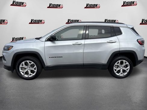 Used 2024 Jeep Compass Latitude AWD/4WD image 9