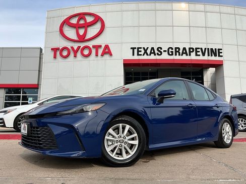 Used 2025 Toyota Camry LE image 2
