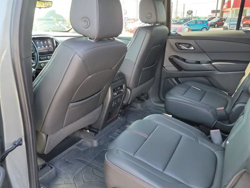Used 2023 Chevrolet Traverse RS AWD/4WD image 16