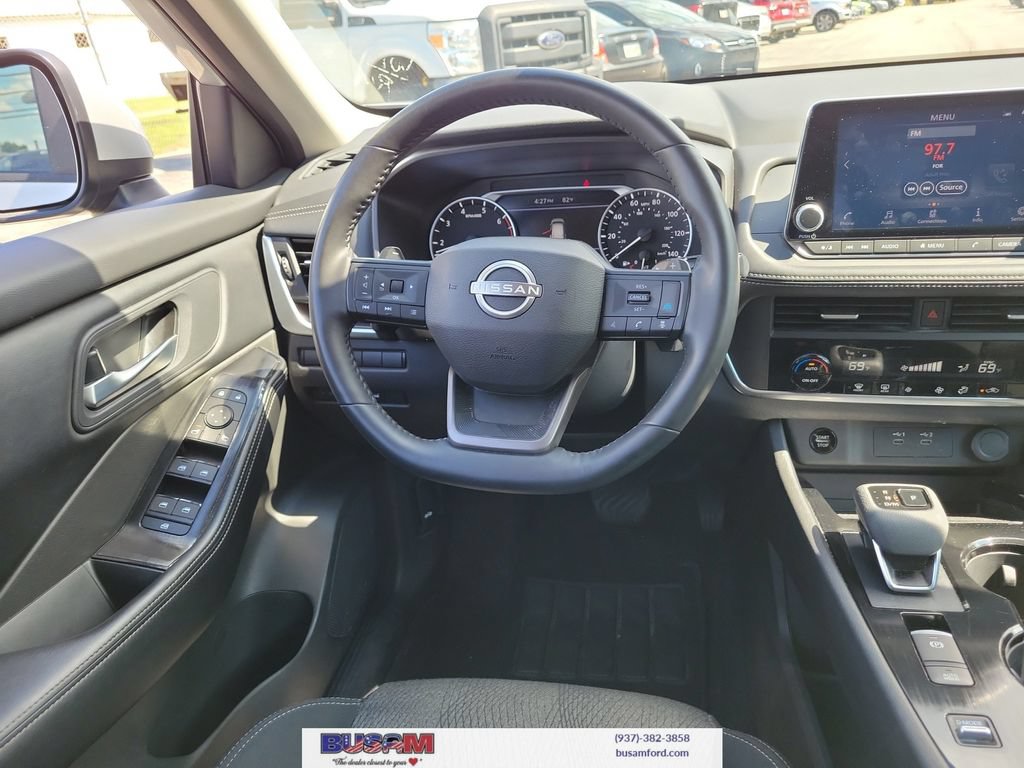 Used 2025 Nissan Rogue SV FWD image 10