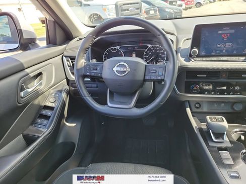 Used 2025 Nissan Rogue SV FWD image 10