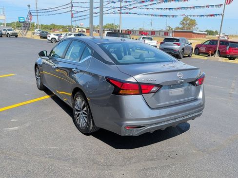 Used 2024 Nissan Altima 2.5 SV FWD image 5