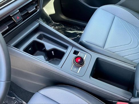 New 2026 Volkswagen Tiguan SE image 7