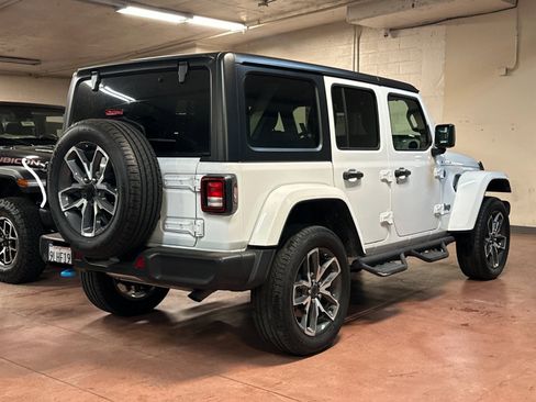 Used 2024 Jeep Wrangler Unlimited w/ LED Headlamp & Fog Lamp Group image 5