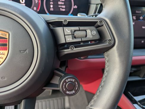 Used 2025 Porsche Cayenne GTS AWD/4WD image 19