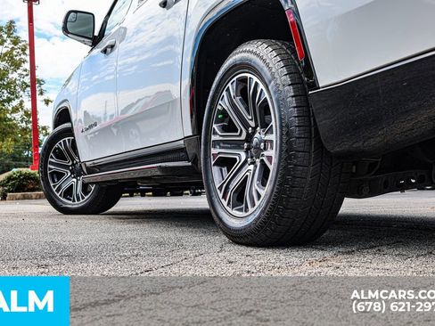 Used 2024 Jeep Wagoneer L Series II w/ Flexible Seating Group image 17