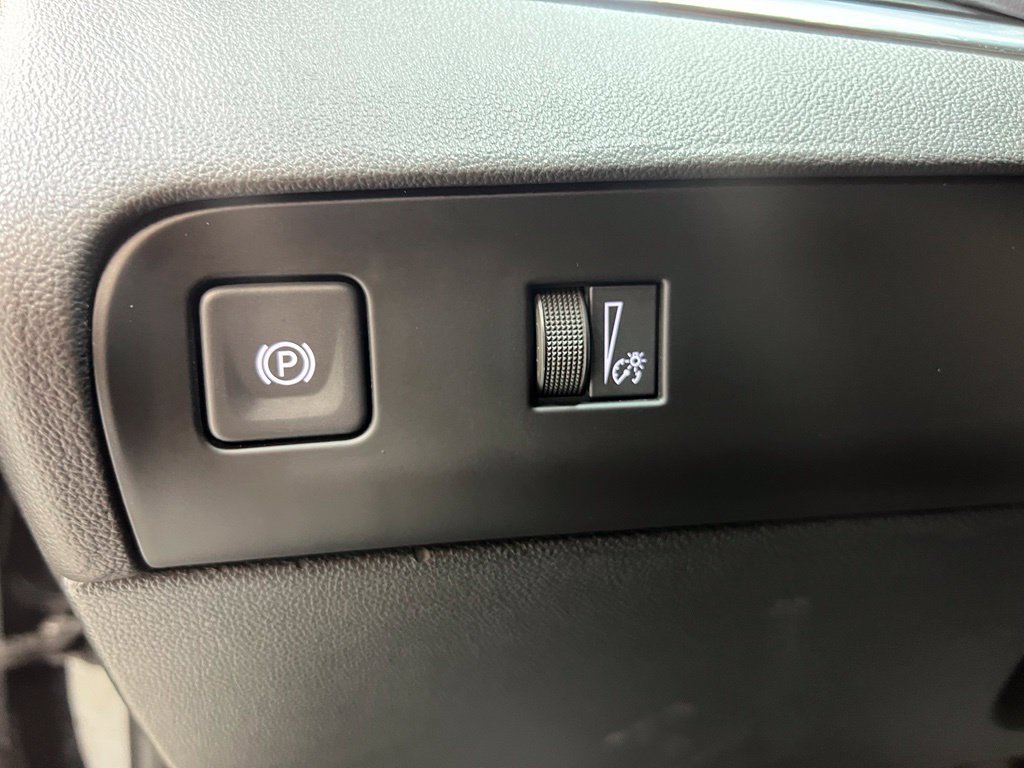 Used 2023 Buick Enclave Essence FWD image 18