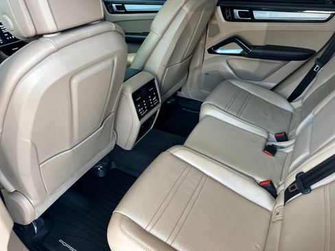 Used 2020 Porsche Cayenne Turbo AWD/4WD image 12