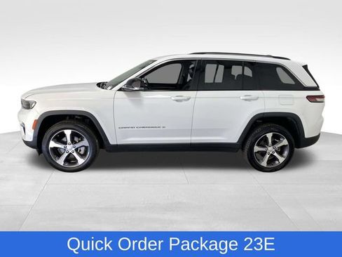 Used 2023 Jeep Grand Cherokee Limited w/ Luxury Tech Group II image 2