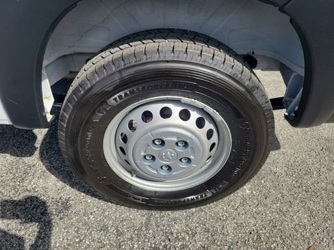 Used 2025 RAM ProMaster 2500 w/ Convenience Group image 14