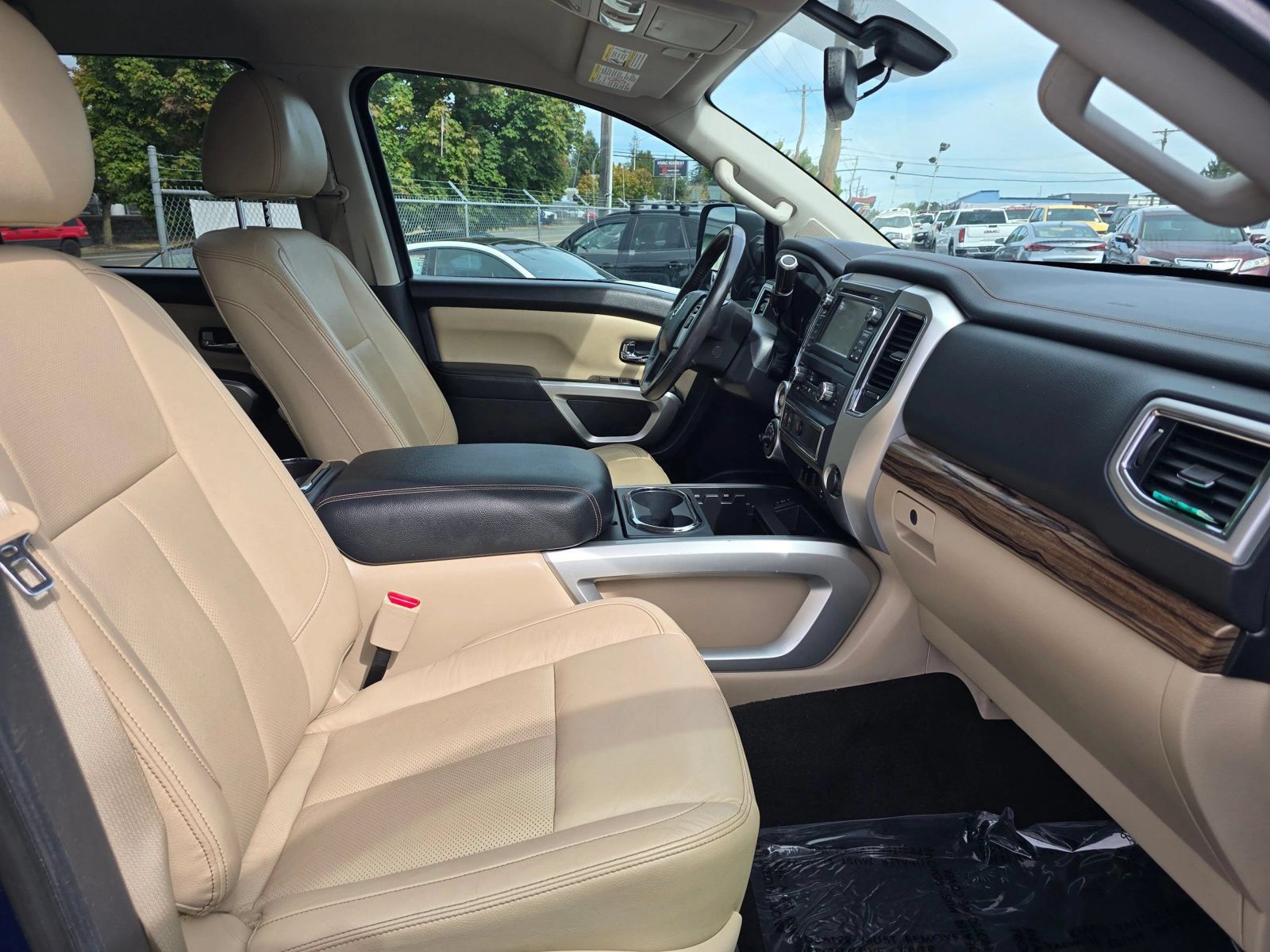 Used 2016 Nissan Titan SL AWD/4WD image 11