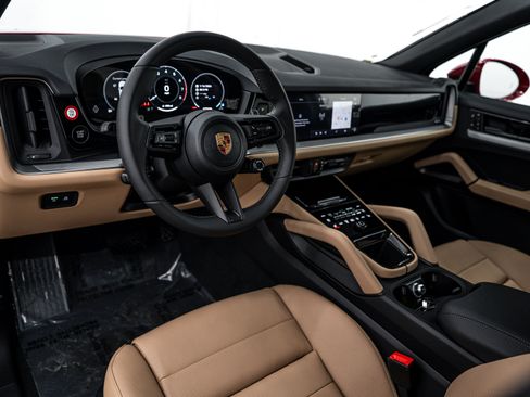Certified 2026 Porsche Cayenne AWD/4WD image 4