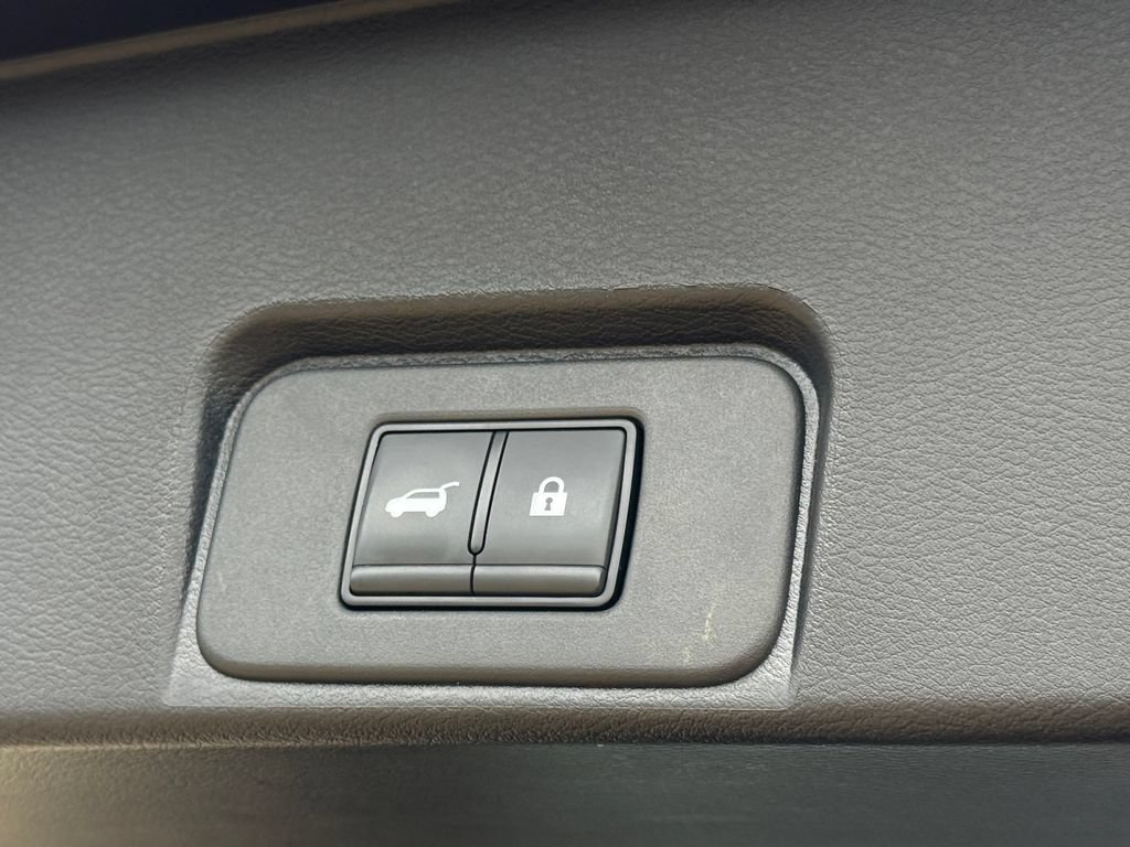 Used 2025 Nissan Rogue SV AWD/4WD image 43
