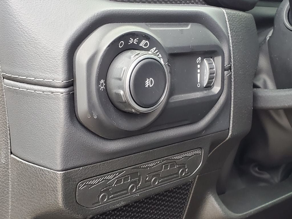 Used 2026 Jeep Wrangler Unlimited Rubicon AWD/4WD image 9