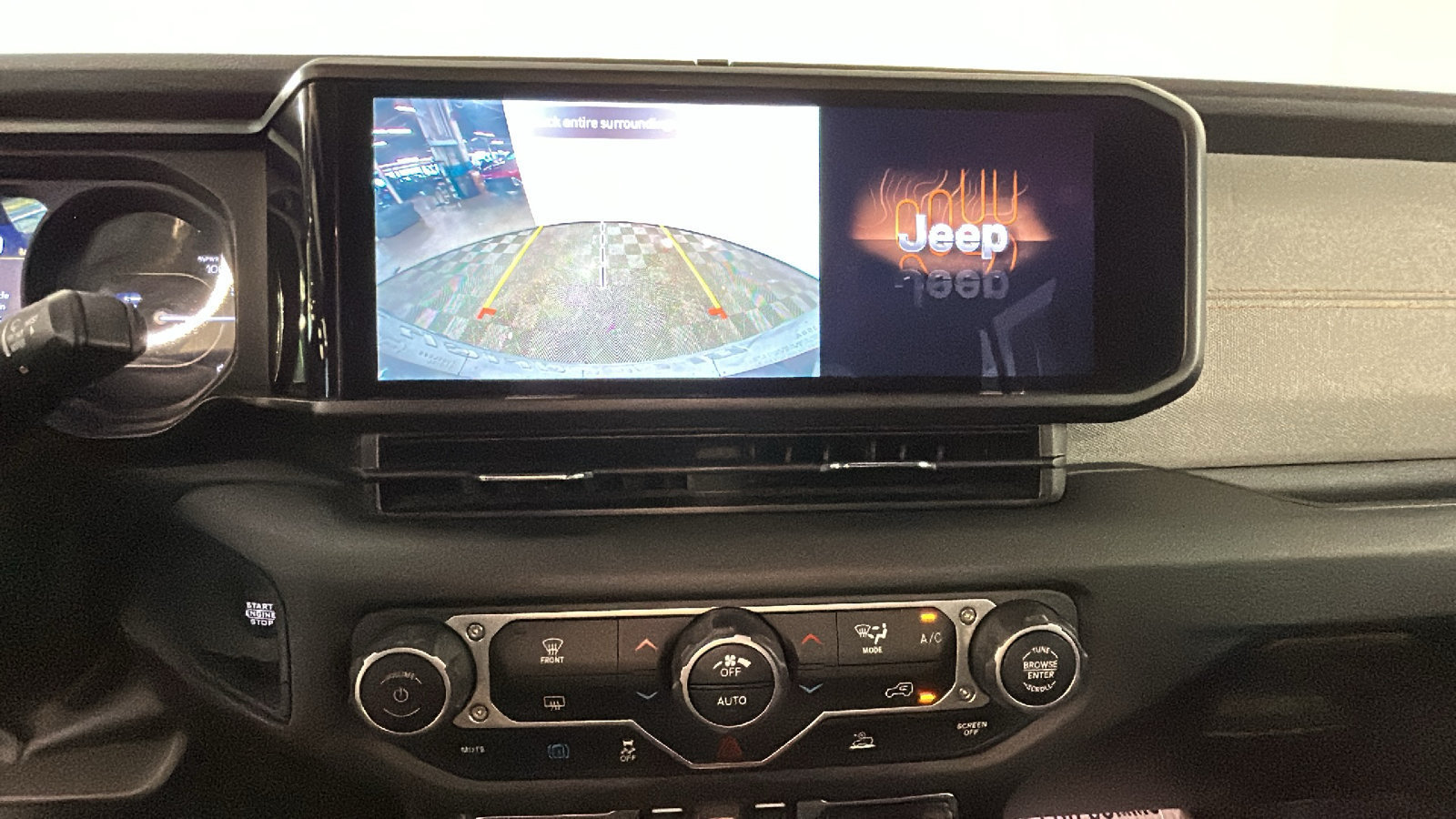Used 2024 Jeep Wrangler Unlimited AWD/4WD image 28