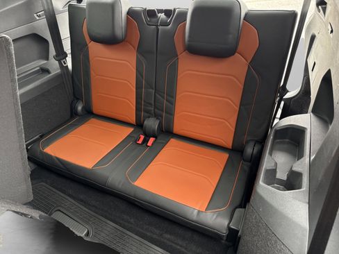 Used 2018 Volkswagen Tiguan SEL Premium w/ R-Line Package image 30