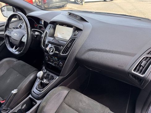 Used 2017 Ford Focus RS AWD/4WD image 18