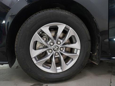 Used 2024 Toyota Sienna LE image 31