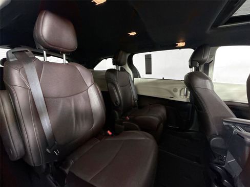 Certified 2022 Toyota Sienna Platinum image 43