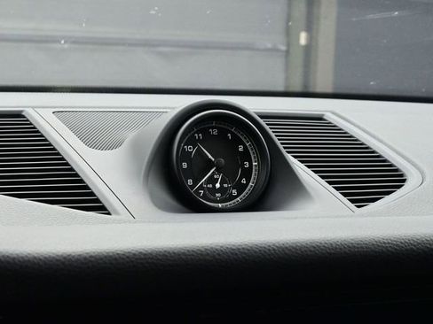 Certified 2023 Porsche Macan S image 12