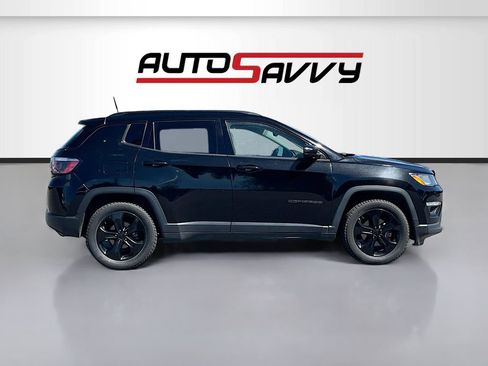 Used 2018 Jeep Compass Latitude FWD image 8
