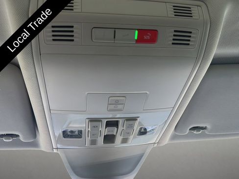 Used 2022 Volkswagen Tiguan SE FWD image 45
