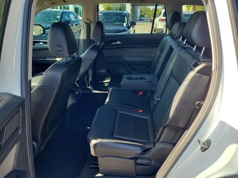 Certified 2023 Volkswagen Atlas SE w/ Black Wheel Package FWD image 11