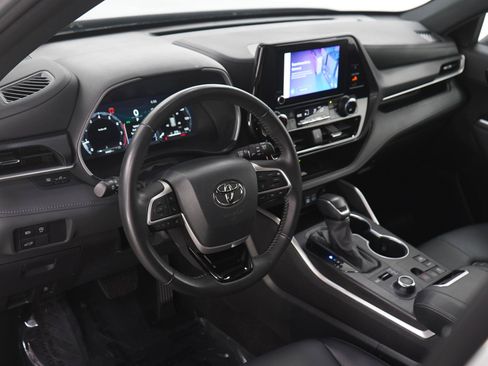 Used 2025 Toyota Highlander XSE AWD/4WD image 22