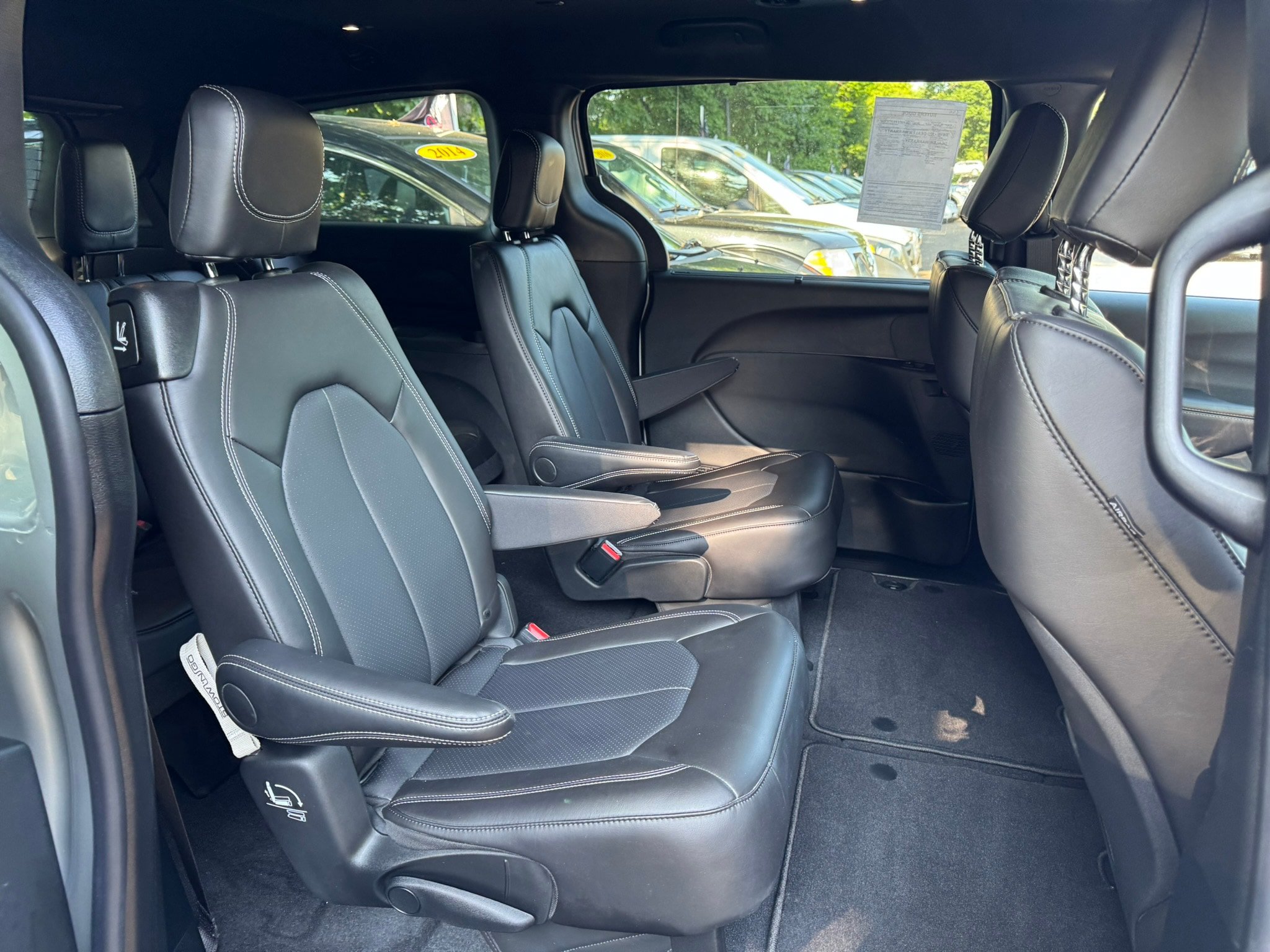 Used 2026 Chrysler Pacifica Select FWD image 13