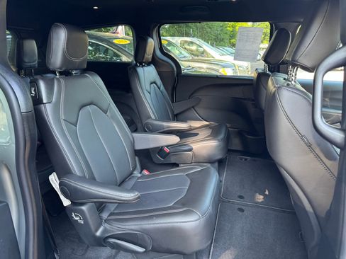 Used 2026 Chrysler Pacifica Select FWD image 13