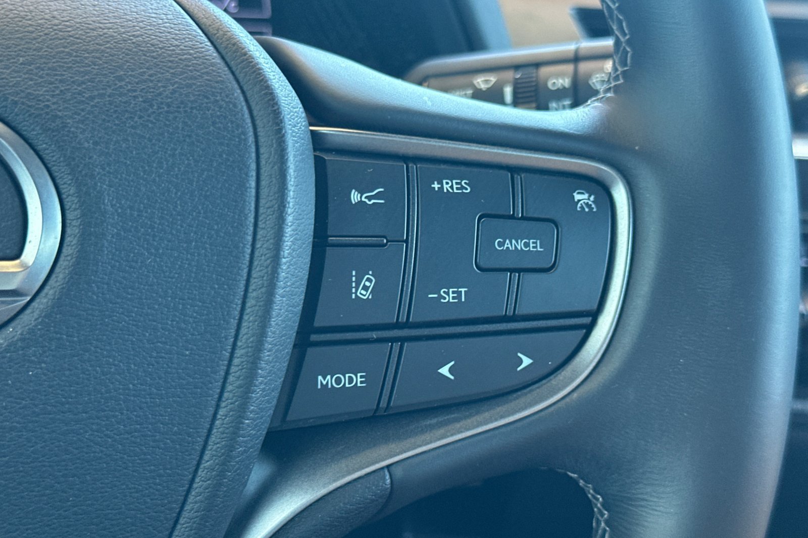Used 2020 Lexus UX 250h w/ Accessory Package 2 AWD/4WD image 28
