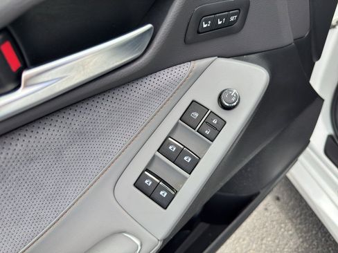 Used 2019 Toyota Avalon Touring w/ Advanced Safety Package FWD image 11