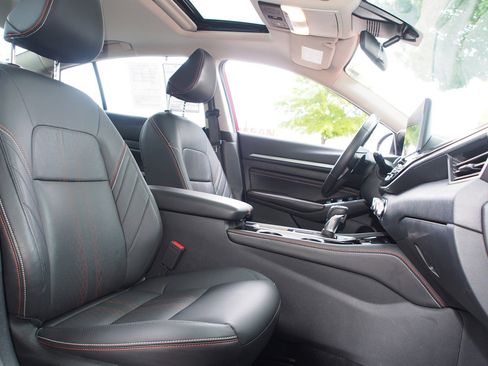 Used 2023 Nissan Altima 2.5 SR w/ SR Premium Package FWD image 11