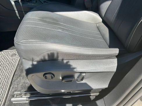 Certified 2023 Volkswagen Tiguan SE R-Line FWD image 45