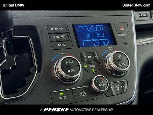Used 2019 Toyota Sienna SE w/ SE Preferred Package FWD image 11