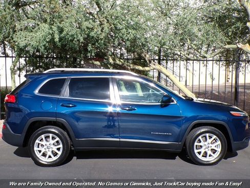 Used 2018 Jeep Cherokee Latitude Plus FWD image 5