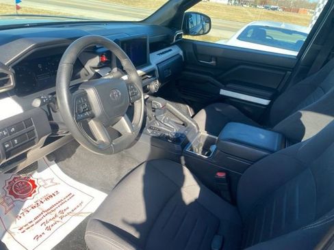 Used 2024 Toyota Tacoma TRD Off-Road AWD/4WD image 15