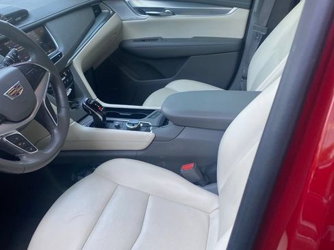 Used 2021 Cadillac XT5 Premium Luxury FWD image 2