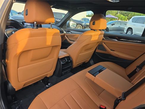 Used 2023 BMW 540i w/ Premium Package image 10