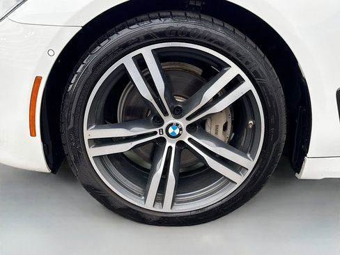 Used 2018 BMW 740i xDrive image 32