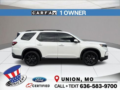 Used 2025 Honda Pilot Touring image 1