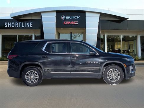 Used 2023 Chevrolet Traverse LT image 2