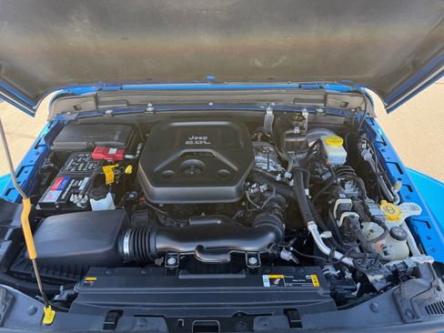 Used 2021 Jeep Wrangler Unlimited Sahara image 31