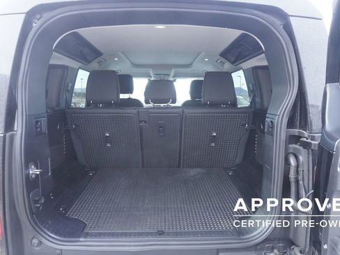 Used 2025 Land Rover Defender 110 S image 31